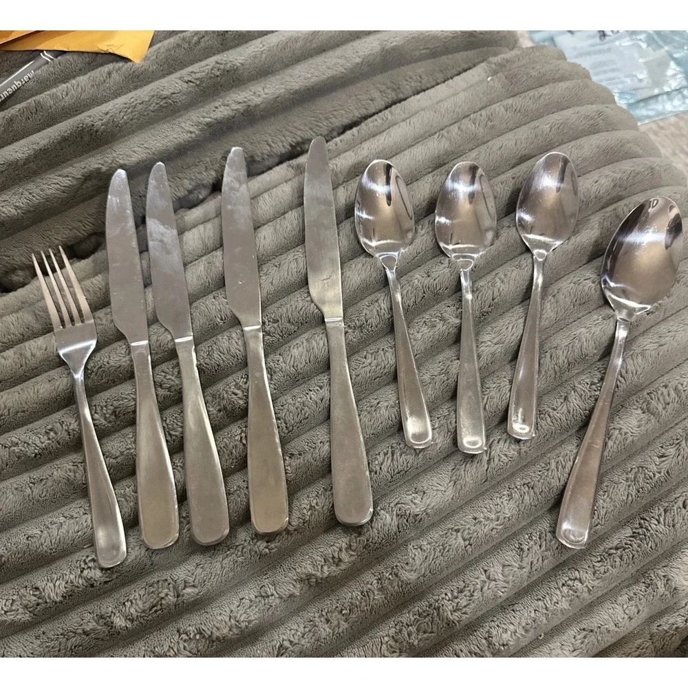 Oneida SS Flatware China Spoons Dinner Fork & Knives‎ Tableware Set Of 9